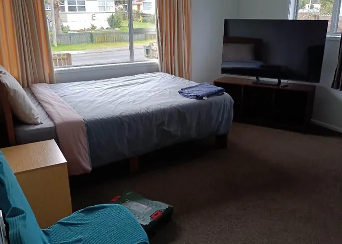 Three-bedroom House A At 23 Mallard Drive, Selwyn Heights Holiday home *