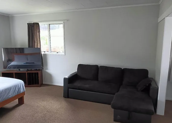 Three-bedroom House A At 23 Mallard Drive, Selwyn Heights Rotorua